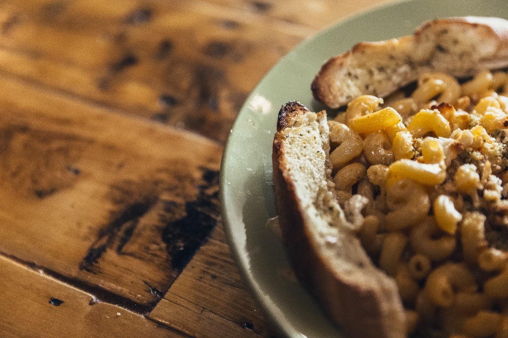 Stone L'Oven mac and cheese with garlic bread